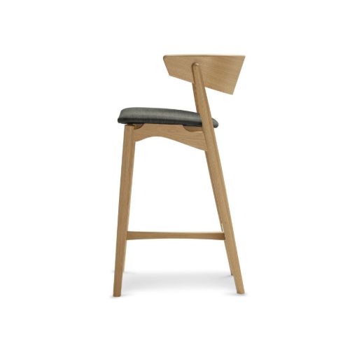 Sibast Furniture No 7 Barhocker SH: 65 cm – weiß pigmentierte lackierte Eiche / Remix 133 Dunkelgrau