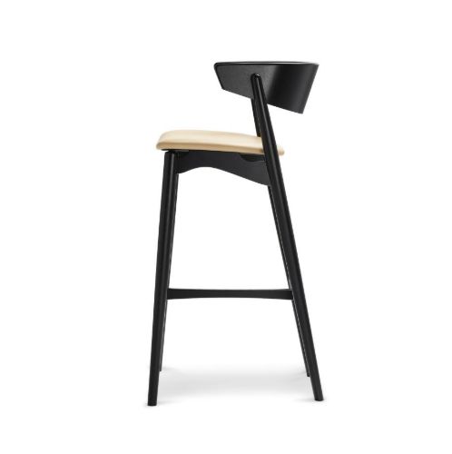 Sibast Furniture No 7 Barhocker SH: 75 cm – Schwarze Eiche / Spectrum Honey Leder