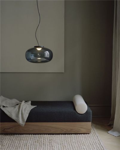 New Works Karl-Johan Pendelleuchte groß – Rauchglas