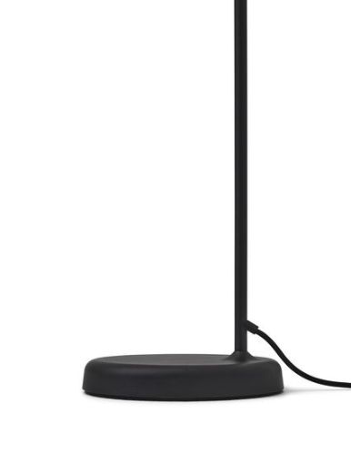 New Works Material Stehlampe H: 125 cm – Sockel aus gemischtem Kork/Schwarz