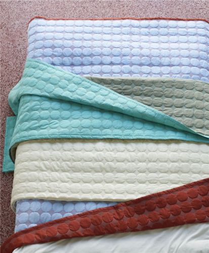 HAY Mega Dot Tagesdecke 235x245 cm - Elfenbein