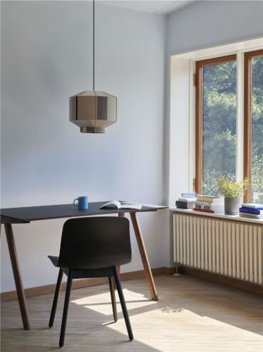 HAY AAC ECO 12 About A Chair SH: 46 cm – Lackiertes massives Walnussholz/ECO Schwarz