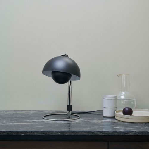 &Tradition Flowerpot VP4 Tischlampe H: 35,9 cm - Matt Schwarz