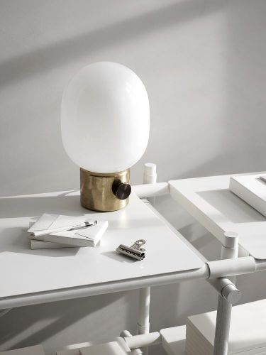 Audo Copenhagen JWDA Tischleuchte Ø: 17 cm – Poliertes Messing AUSSTELLUNGSMODELL OUTLET