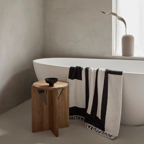Kristina Dam Studio Minimal Handtuch Baumwolle 70x140 cm - Schwarz/Gebrochenes Weiß