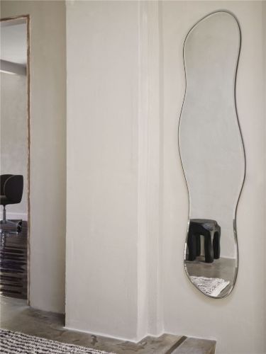 Ferm Living Pond Spiegel - Volle Größe - Dunkles Chrom