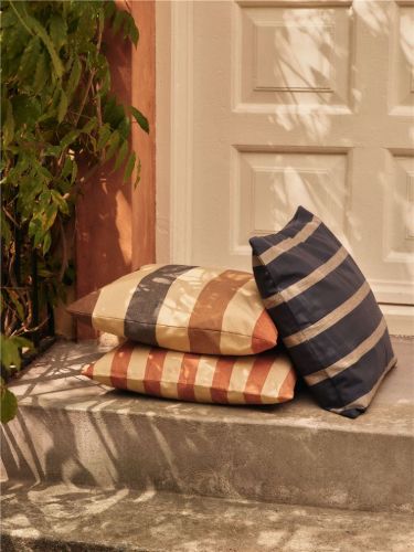 Ferm Living Strand Outdoor Kissen - Pergament/Indigo Blau