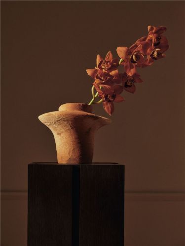 Ferm Living Evio Vase H: 22 cm - Gebrannte Umbra