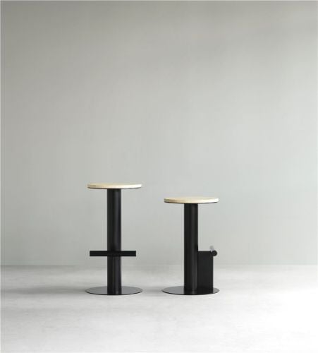 Normann Copenhagen Pole Barhocker H: 65 cm – Schwarzer Stahl/Kiefer