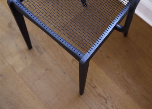 Bernstorffsminde Møbelfabrik Elegance Stuhl SH: 44,5 cm – Schwarz lackierte Esche/Schwarzes Korbgeflecht