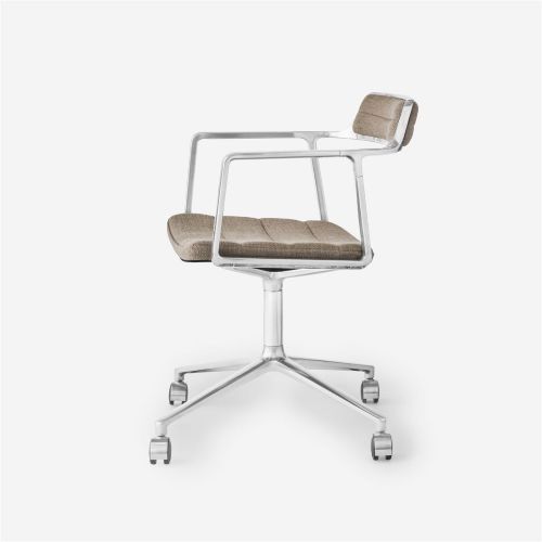 Vipp 452 Drehstuhl mit Rollen – Aluminium/Dunkelsand