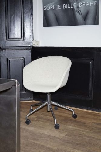 HAY AAC53 Vollgepolsterter Bürostuhl mit Rollen SH: 42-56 cm – Coda 100/Aluminium
