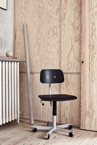 Montana Kevi 2533 Sitz gepolsterter Bürostuhl SH: 38–51 cm – schwarz gebeizte Esche/ultraschwarzes Leder