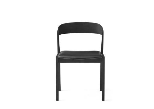 Skovby SM825 Esstischstuhl H: 77 cm – Schwarz lackierte Eiche/Schwarzes Leder