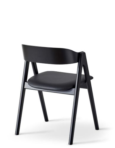 Findahl by Hammel Mette Stuhl mit Rückenpolsterung SH: 45 cm – Schwarz lackierte Buche / Schwarzes Sydney-Leder