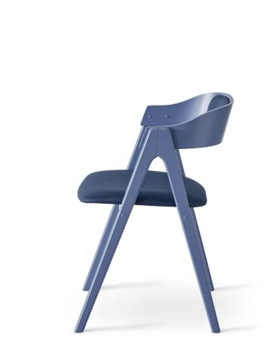 Findahl by Hammel Mette Stuhl mit Rückenpolsterung SH: 45 cm - Blau lackierte Buche / Corsica50