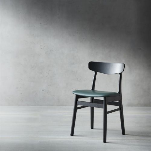Findahl by Hammel Mosbøl Stuhl SH: 47 cm – Schwarz lackierte Eiche / Grünes Sydney-Leder