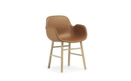 Normann Copenhagen Form Sessel SH: 44 cm – Brandy Leder/Eiche