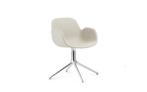 Normann Copenhagen Form Drehstuhl mit Armlehnen SH: 44 cm – Upminster Sand/Aluminium