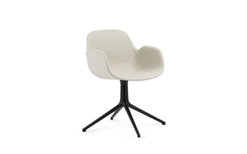 Normann Copenhagen Form Drehstuhl mit Armlehnen SH: 44 cm – Upminster Sand/Schwarzes Aluminium
