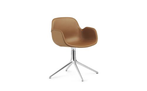 Normann Copenhagen Form Drehstuhl mit Armlehnen SH: 44 cm – Brandy Leder/Aluminium