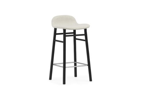 Normann Copenhagen Form Barhocker SH: 65 cm – Upminster Sand/Schwarze Eiche