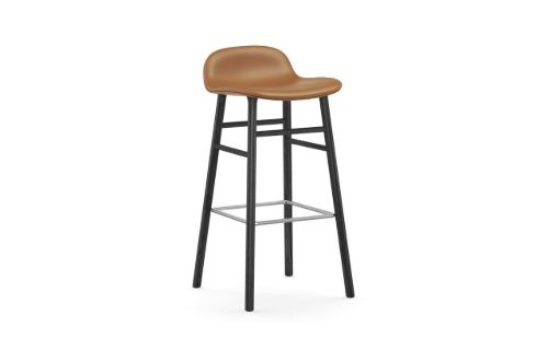 Normann Copenhagen Form Barhocker SH: 75 cm – Brandy-Leder/Schwarze Eiche