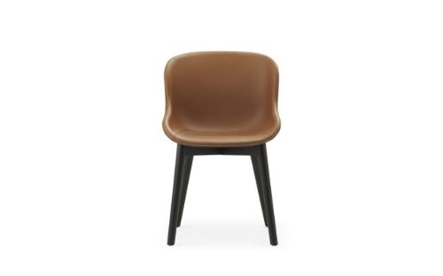 Normann Copenhagen Hyg Spisebordsstol Fuldpolstret SH: 46 cm - Brandy Læder/Sort Eg