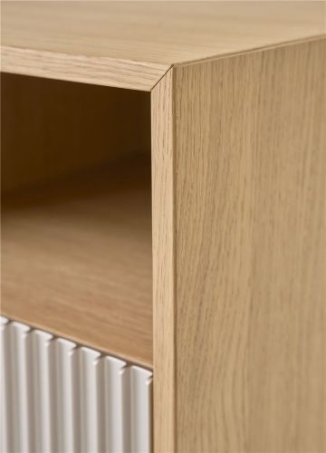 Vipp 672 Nachttisch mit Beinen H: 48 cm - Helles Eichenholz/Aluminium