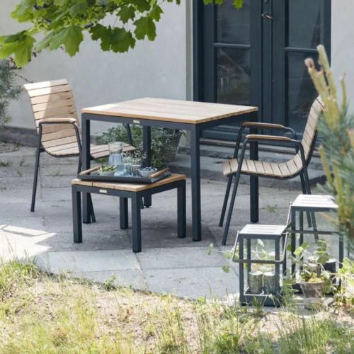 Mandalay Toscana Gartentisch L: 65 cm und 2 Bellevue Gartenstühle mit Teakholz-Armlehnen – Anthrazit