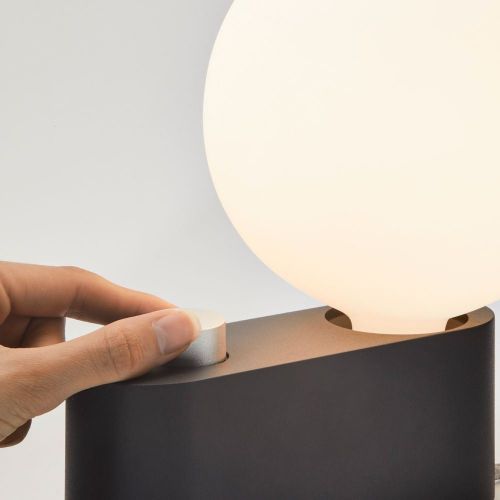 Tala Alumina Tisch-/Wandleuchte mit Sphere IV Glühbirne EU H: 24 cm – Anthrazitschwarz OUTLET
