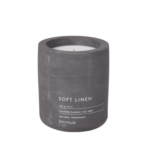 Blomus Fraga Scented Candle L Ø: 9 cm - Soft Linen/Magnet OUTLET