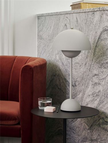 &Tradition Flowerpot VP3 Tischlampe H: 50 cm - Matt Hellgrau