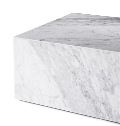 Audo Copenhagen Sockel, niedrig, H: 27 cm – Weißer Carrara-Marmor. VORBESTELLUNG: SEPTEMBER 2025