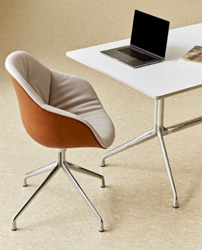 HAY AAC121 Soft About a Chair Esszimmerstuhl gepolstert SH: 47,5 cm – Schwarz pulverbeschichtetes Aluminium/Linara 415
