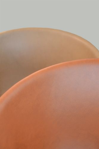 Hay AAC53 Vollgepolsterter Bürostuhl mit Rollen SH: 42-56 cm – Sierra SIK1003 Cognacfarbenes Leder / Aluminium