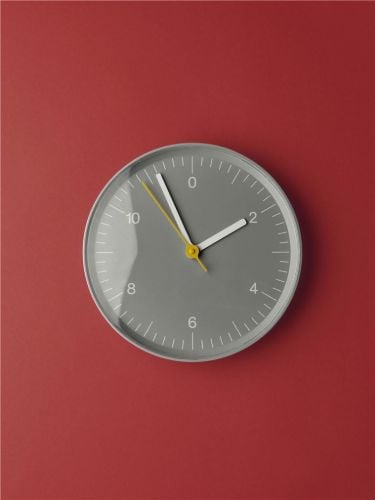 HAY Wanduhr Ø: 26,5 cm – Recyceltes Aluminium/Grau