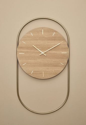 Andersen Furniture A-Wanduhr H: 76 cm – Eg/Messing