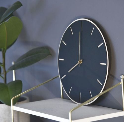Handgefertigte Wanduhr, Auge: 28 cm – Rauchblaue Eiche/Gold