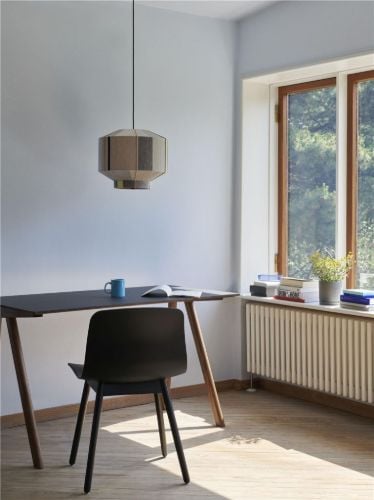 HAY CPH 90 Schreibtisch 130 x 65 x 74 cm – lackiertes massives Walnussholz/lackiertes Walnussfurnier