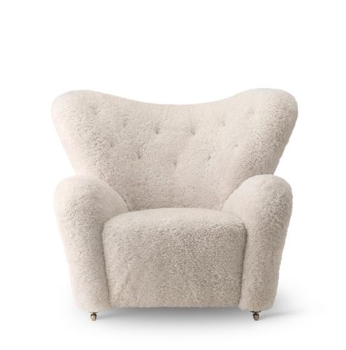 Audo Copenhagen The Tired Man Sessel SH: 38 cm – Lammfell Moonlight/Räuchereiche