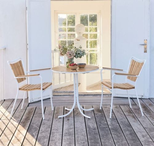 Mandalay Daisy Couchtisch Ø70 cm Inkl. 2 Gartenstühle Gartenmöbel-Set – Weiß/Teak