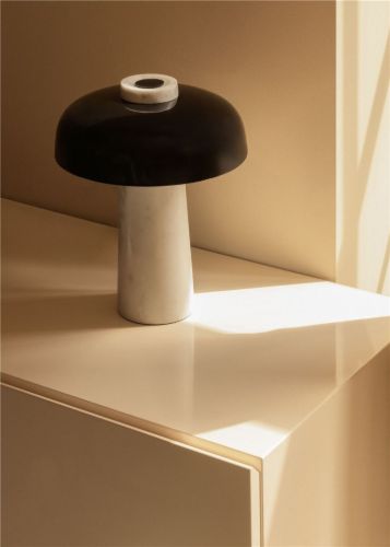 Audo Copenhagen Reverse Tragbare Tischleuchte H: 30 cm - Travertin Sand