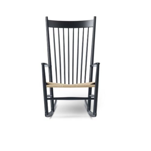 Fredericia Furniture 16000 J16 Wegner Schaukelstuhl SH: 42 cm – Schwarz lackierte Eiche/Schwarzes Korbgeflecht