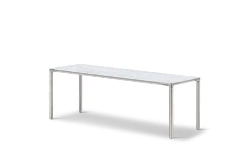 Fredericia Furniture 6615 Piloti Alu Couchtisch 120 x 39 x 41 cm – weißes Carrara/poliertes Aluminium