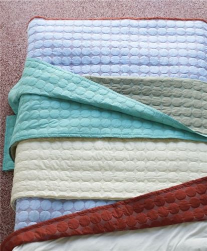 HAY Mega Dot Tagesdecke 235x245 cm - Elfenbein