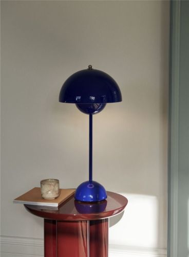 &Tradition Flowerpot VP3 Tischlampe H: 50 cm - Kobaltblau