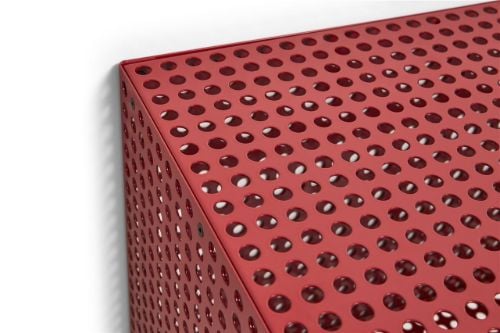 HAY Perforated Wandschrank Klein 45x89 cm - Stahl/Weinrot