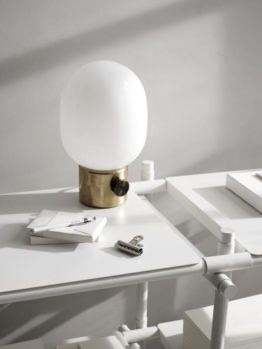 Audo Copenhagen JWDA Tischleuchte Ø: 17 cm – Poliertes Messing AUSSTELLUNGSMODELL OUTLET