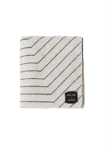 Made By Hand Pinstripe Throw 155x140 cm - Black OUTLET